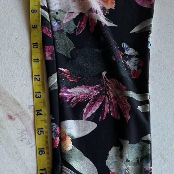 JOCKEY leggings, women's size S, botanical print on black, Capri - Picture 6 of 6